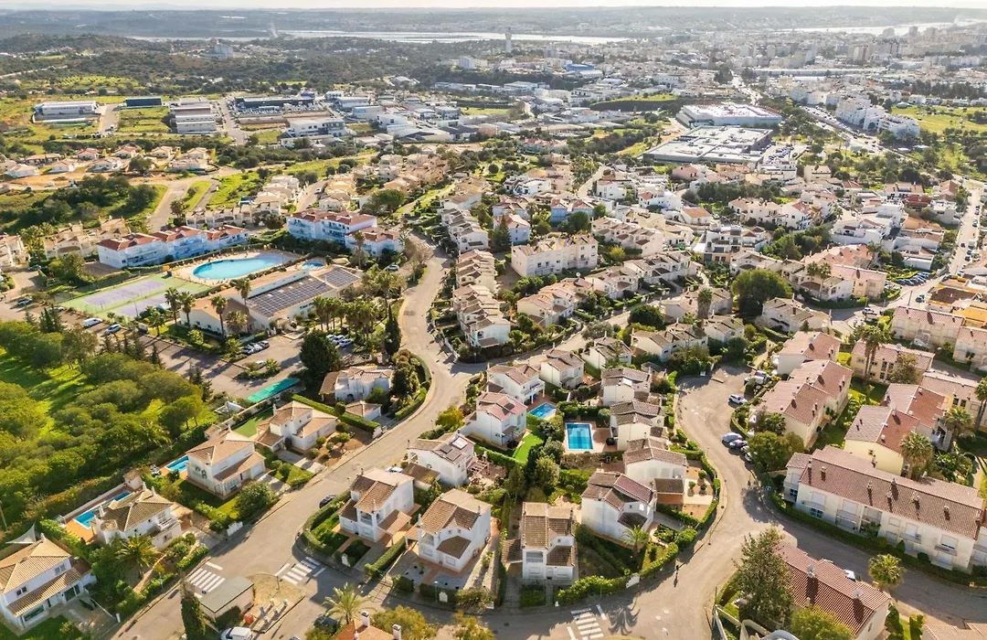 Villa Oasis, Piscina, Jacuzzi, Tenis E Praias!-1